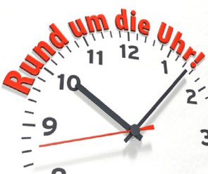 Uhr auf der steht 'Rund um die Uhr' 