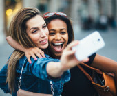 Frauen machen Selfie