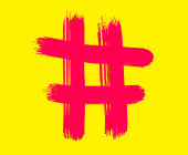 Pinkes Hashtag Symbol vor gelbem Hintergrund 