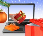 Laptop mit Geschenken