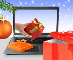 Laptop mit Geschenken 