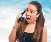 Frau am telefon