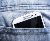 Samsung-Smartphone in Hosentasche