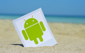 Android-Logo auf dem Smartphone 