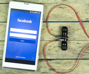 Facebook Earphones 