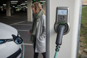 IKEA Schweiz lanciert Ladestationen für Elektroautos  