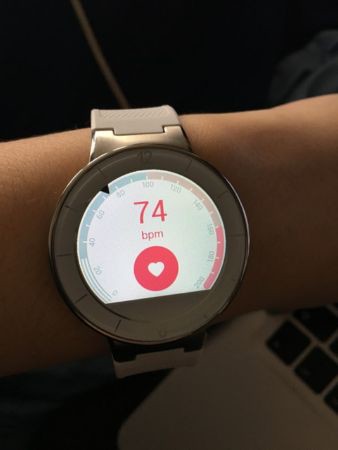 Pulsmesser und Pulsuhren sind heute oft schon in Smartwatches integriert oder lassen sich zumindest per Bluetooth oder Smartphone-App bedienen. Dies erleichtert die Handhabung und die Datenspeicherung enorm.