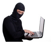 Hackerin mit Laptop Cybercrime Sicherheit