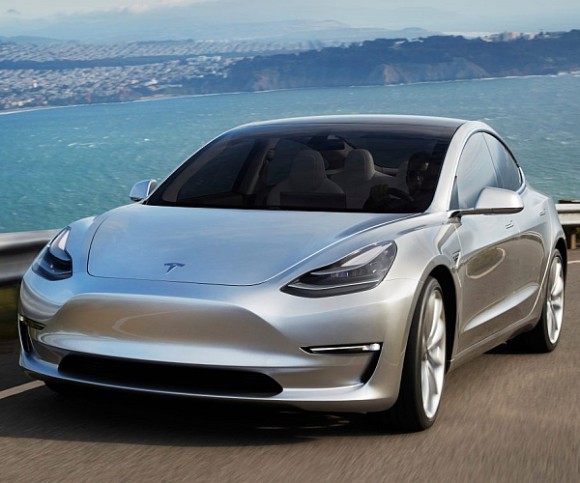 Tesla Model 3 in silber 