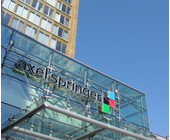 Eingang des Gebäudes von Axel Springer