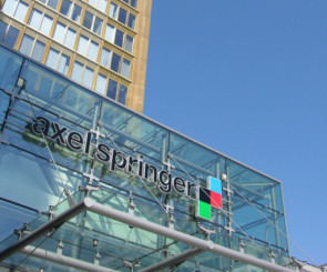 Eingang des Gebäudes von Axel Springer 