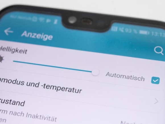 Automatische Displayhelligkeit aktivieren spart Akkustrom 