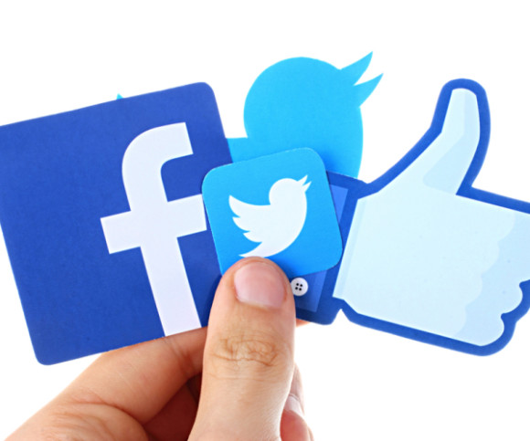 Facebook und Twitter Logos 