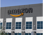 Amazon Logo auf einem Gebäude