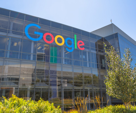 Googlel Logo an einer Hauswand 